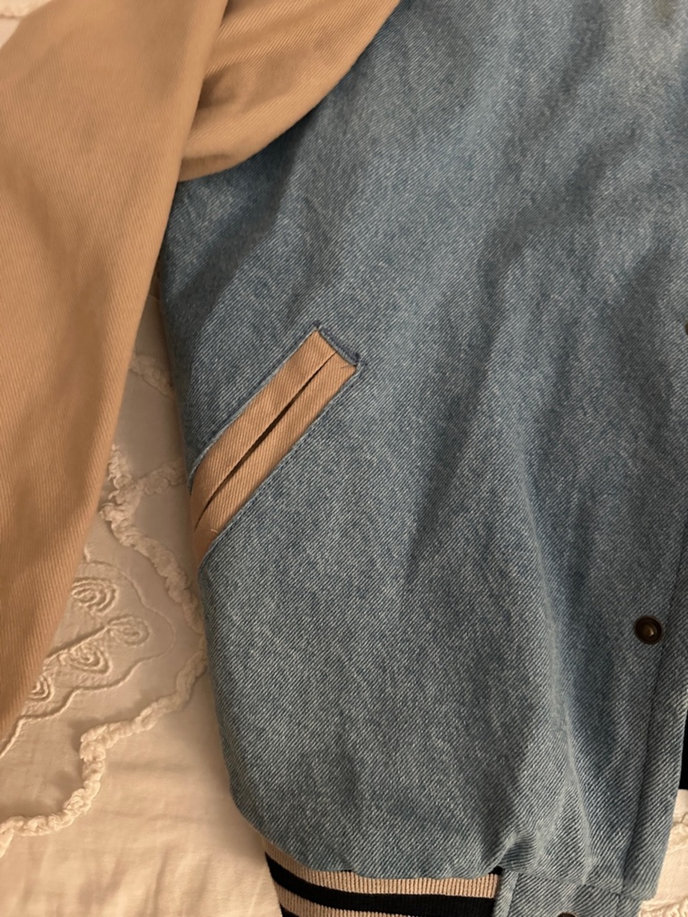Roblox Two-Tone Denim & Beige Jacket - Picture 5 of 8